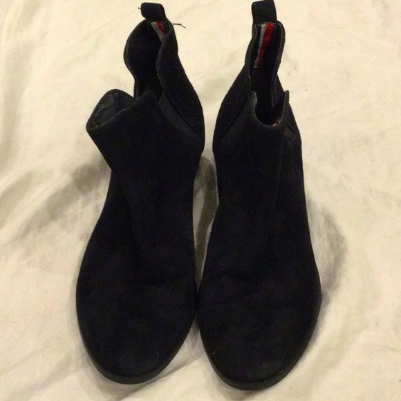 Tommy Hilfiger Black Suede Ankle Booties Pointed Toe Size 8M - Picture 2 of 7